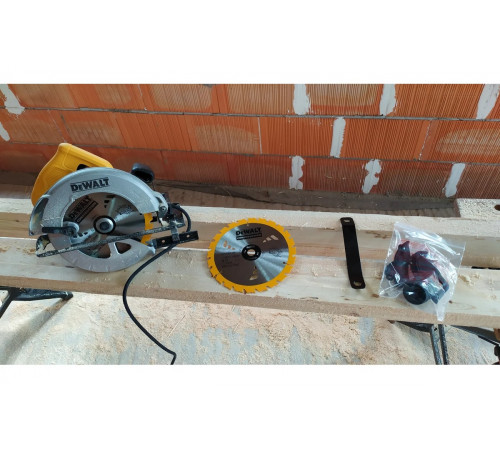 Дисковая пила DEWALT DWE 560 B