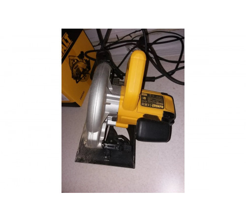 Дисковая пила DEWALT DWE 560 B