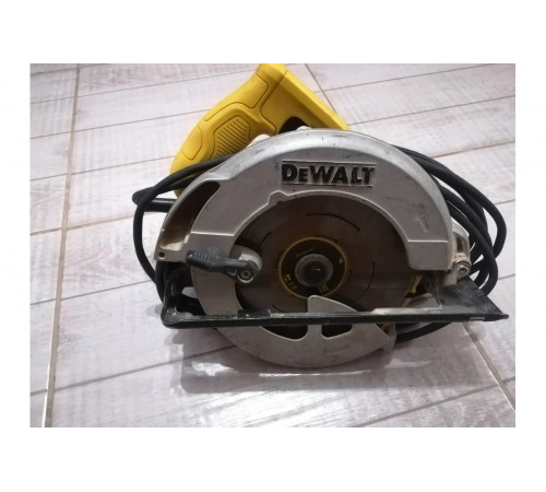 Дисковая пила DEWALT DWE 560 B
