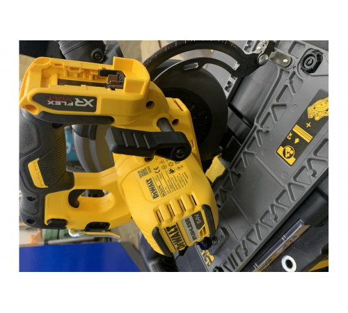 Дисковая пила DEWALT 54 В XR FLEXVOLT DCS579N-XJ