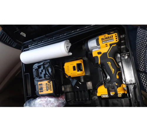 Импульсный шуруповерт DEWALT 12 В XR DCF801D2