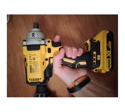 Гайковерт DEWALT DCF894N