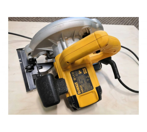 Дисковая пила DeWALT DWE 560