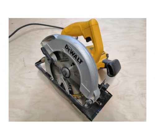 Дисковая пила DeWALT DWE 560