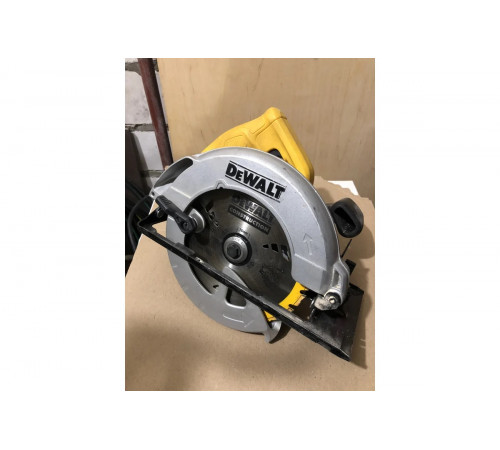 Дисковая пила DeWALT DWE 560