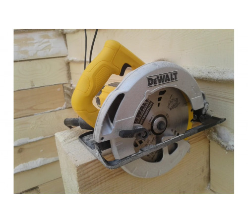 Дисковая пила DeWALT DWE 560