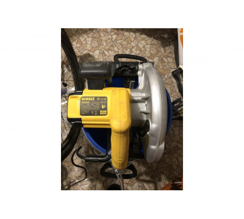Дисковая пила DeWALT DWE 560