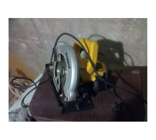 Дисковая пила DeWALT DWE 560