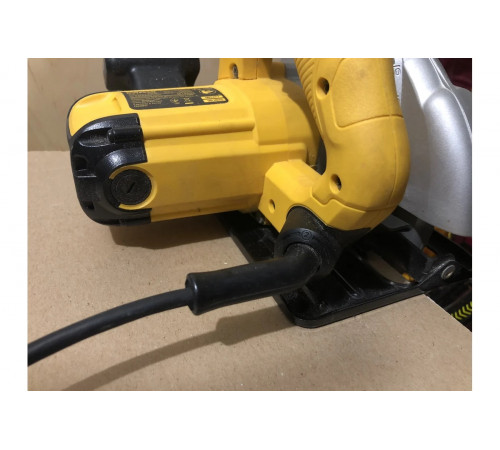 Дисковая пила DeWALT DWE 560