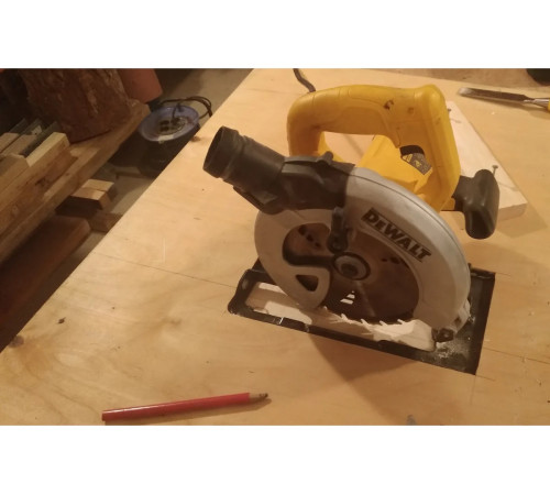 Дисковая пила DeWALT DWE 560