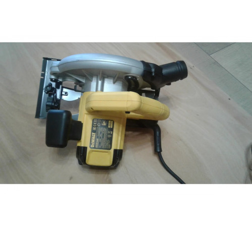 Дисковая пила DeWALT DWE 560