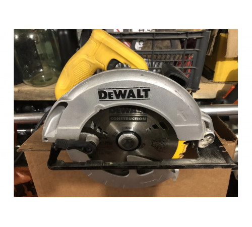 Дисковая пила DeWALT DWE 560
