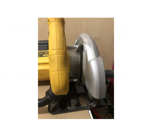 Дисковая пила DeWALT DWE 560