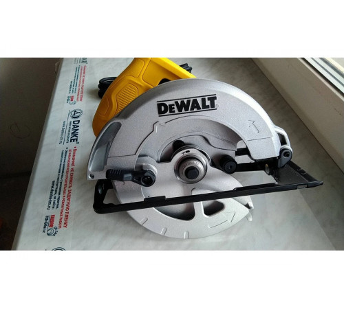 Дисковая пила DeWALT DWE 560