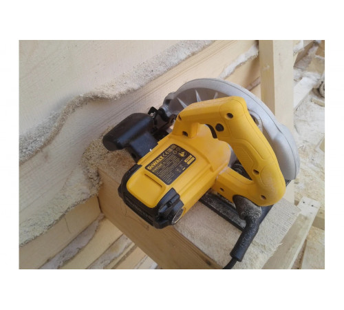 Дисковая пила DeWALT DWE 560