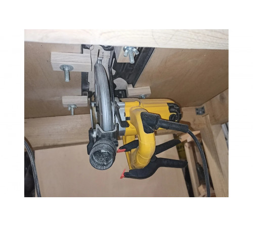 Дисковая пила DeWALT DWE 560