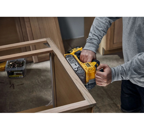 Аккумуляторная ленточная шлифмашина Dewalt DCW220N, 18 В, 320 м/мин, без АКБ и ЗУ DCW220N-XJ