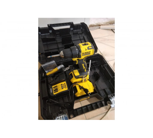 Компактная дрель-шуруповерт DEWALT 18В DCD708S2T