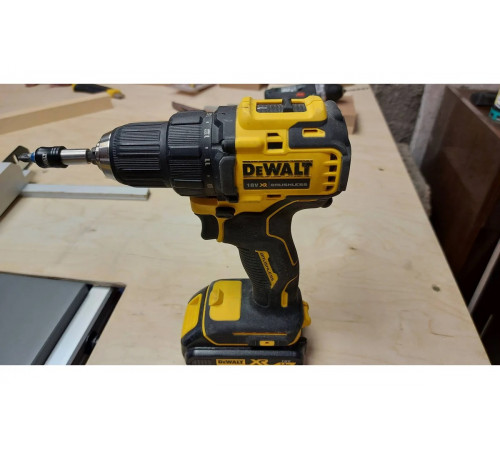Компактная дрель-шуруповерт DEWALT 18В DCD708S2T