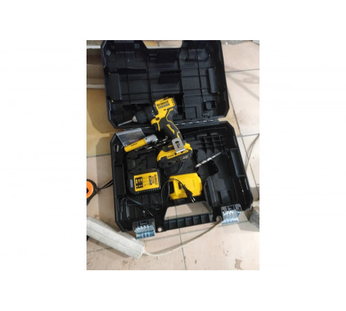 Компактная дрель-шуруповерт DEWALT 18В DCD708S2T