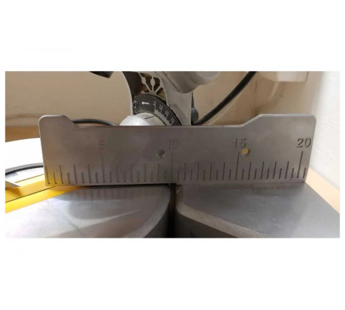 Торцовочная пила DEWALT DWS774