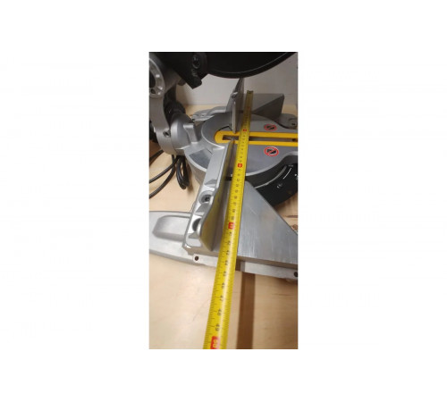 Торцовочная пила DEWALT DWS774