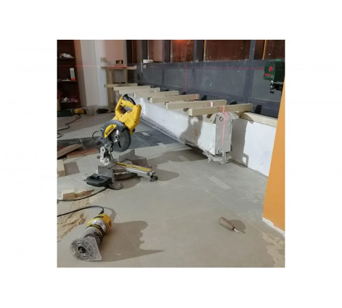 Торцовочная пила DEWALT DWS774