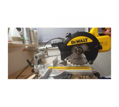Торцовочная пила DEWALT DWS774