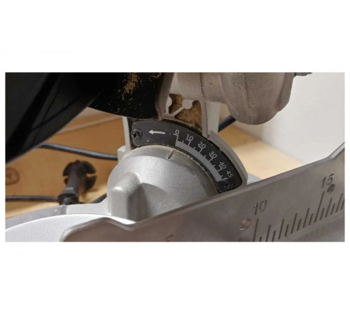 Торцовочная пила DEWALT DWS774