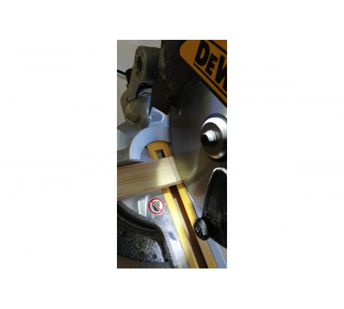 Торцовочная пила DEWALT DWS774