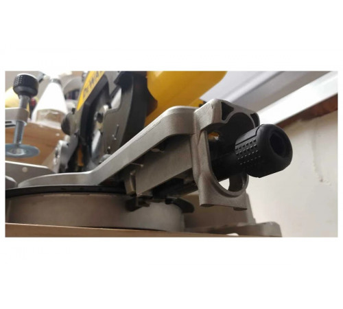 Торцовочная пила DEWALT DWS774