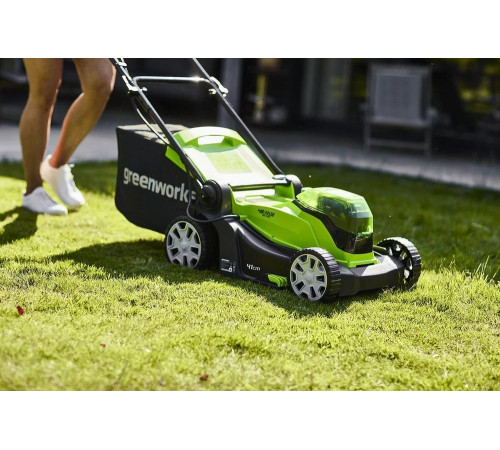 Аккумуляторная газонокосилка GreenWorks G24x2LM41 2х24 В 2512607 Аккумуляторная газонокосилка GreenWorks G24x2LM41 2х24 В 2512607