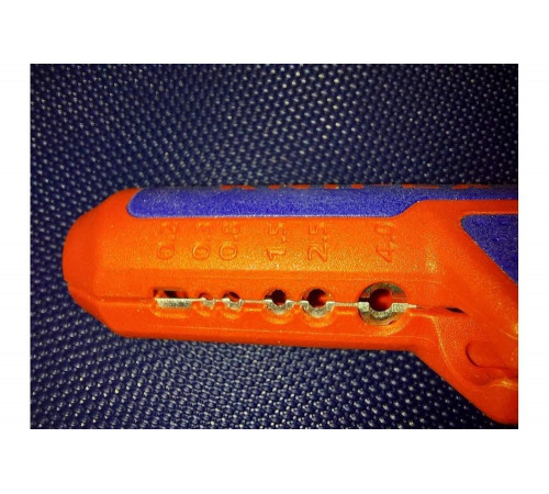 Инструмент для снятия изоляции KNIPEX KN-169501SB Инструмент для снятия изоляции KNIPEX KN-169501SB