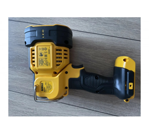 Фонарь DEWALT 18 В XR 1000 люмен, без/бат и ЗУ DCL043