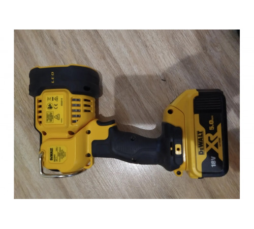 Фонарь DEWALT 18 В XR 1000 люмен, без/бат и ЗУ DCL043
