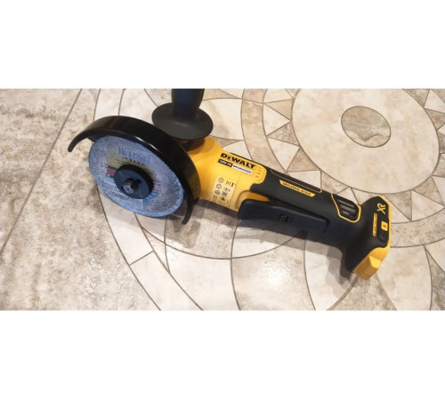 Бесщеточная угловая шлифмашина DEWALT 18 В XR DCG406N