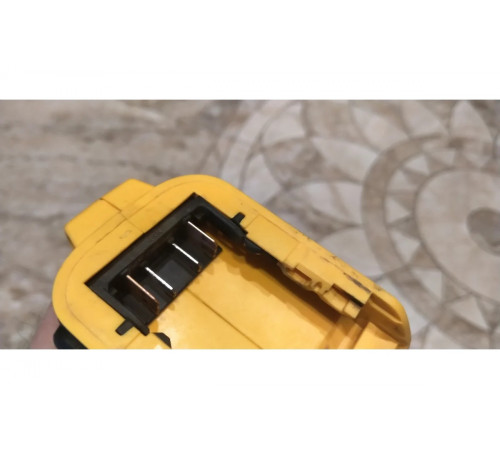 Бесщеточная угловая шлифмашина DEWALT 18 В XR DCG406N