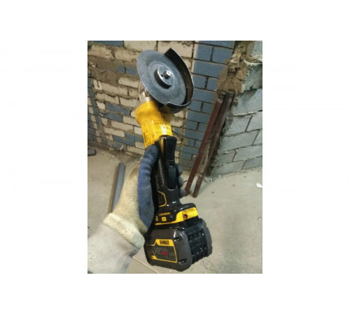 Бесщеточная угловая шлифмашина DEWALT 18 В XR DCG406N