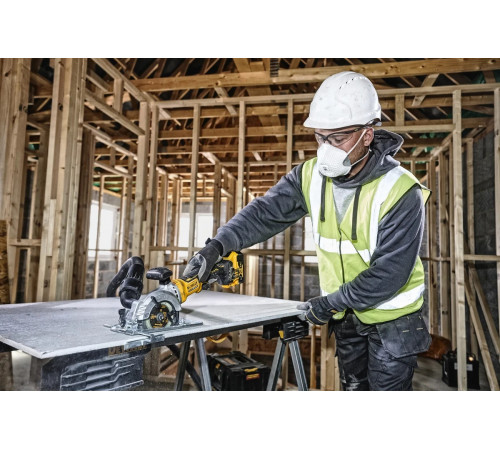 Циркулярная пила DEWALT 18 В XR DCS571N-XJ