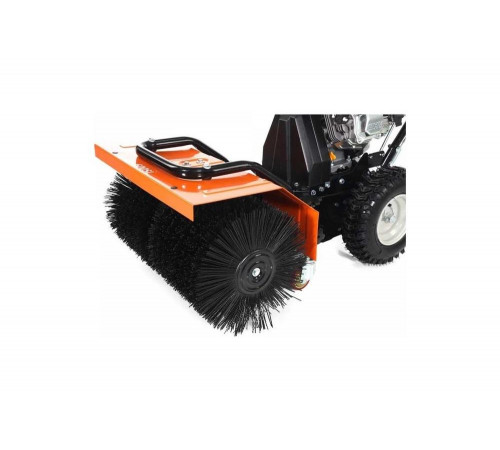 Бензиновая самоходная подметальная машина YARD FOX 600 SL