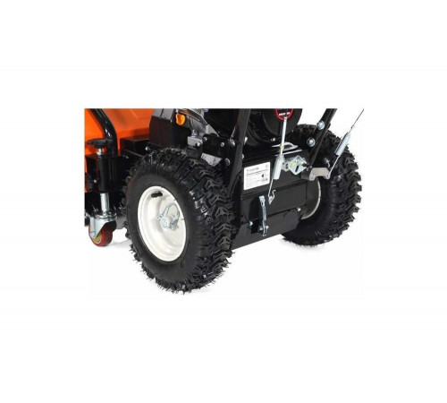 Бензиновая самоходная подметальная машина YARD FOX 600 SL