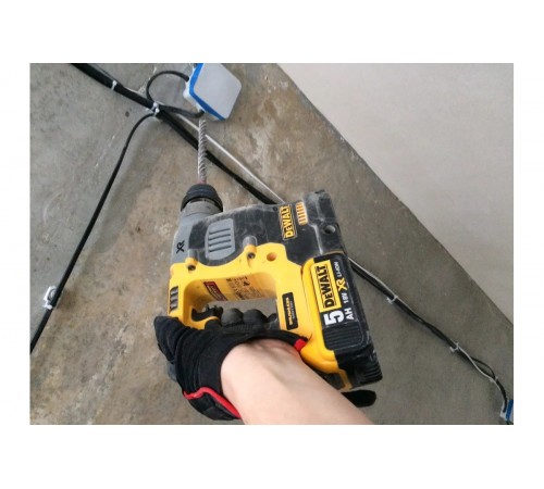 Аккумуляторный перфоратор DEWALT DCH 273 P2