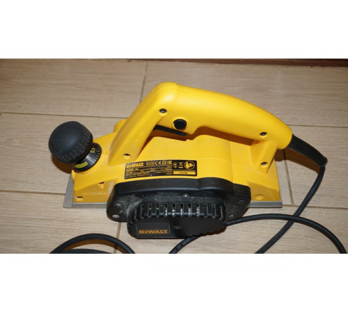 Рубанок DEWALT DW 680