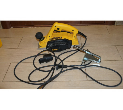Рубанок DEWALT DW 680