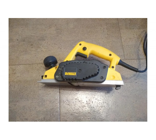 Рубанок DEWALT DW 680
