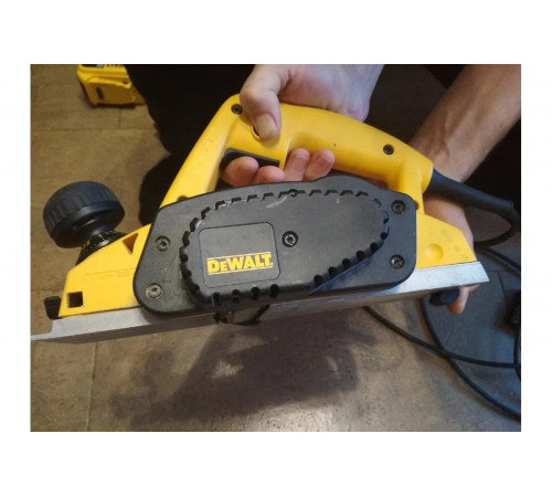 Рубанок DEWALT DW 680