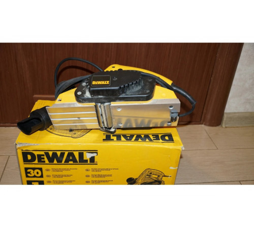 Рубанок DEWALT DW 680