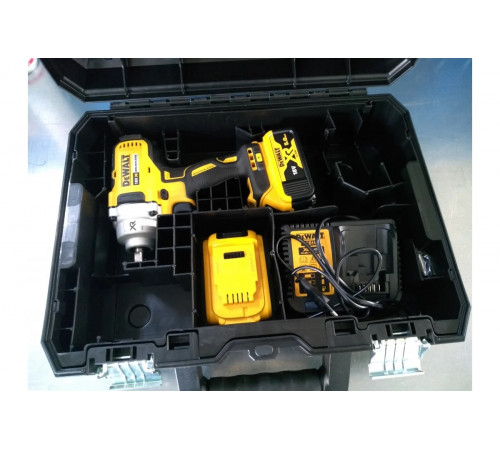 Импульсный гайковерт DEWALT 18.0 В XR DCF894P2-QW
