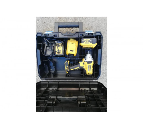Импульсный гайковерт DEWALT 18.0 В XR DCF894P2-QW