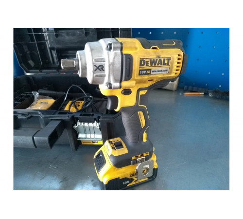 Импульсный гайковерт DEWALT 18.0 В XR DCF894P2-QW